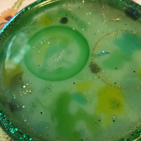 Handmade resin scraps tray - Picture 3 of 5